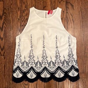 5/48 Embroidered Top Size Small
